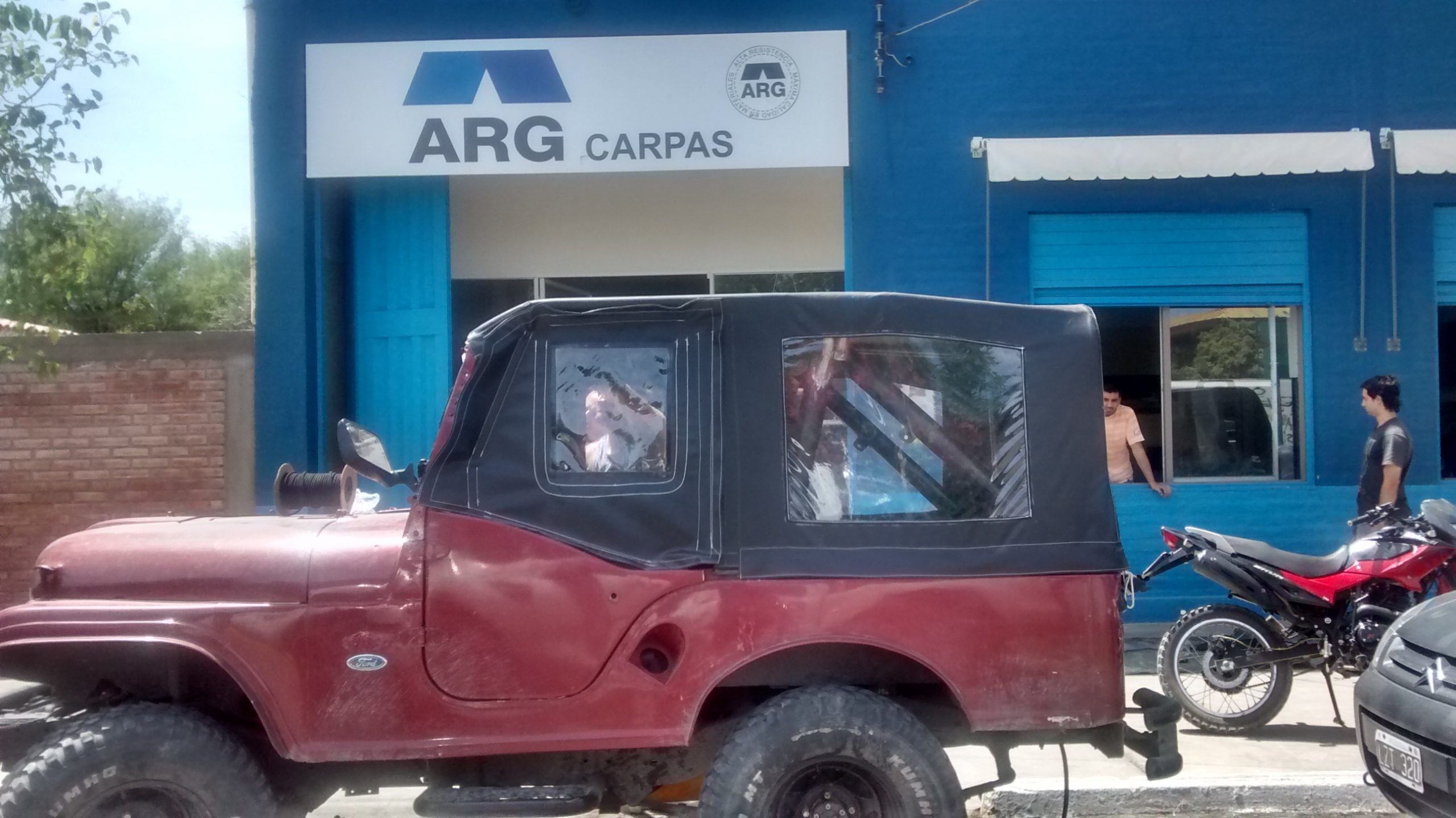 Frente del local de ARG Carpas en San Juan