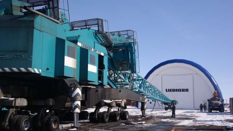 Hangar HangAir usado como taller de grúas portuarias